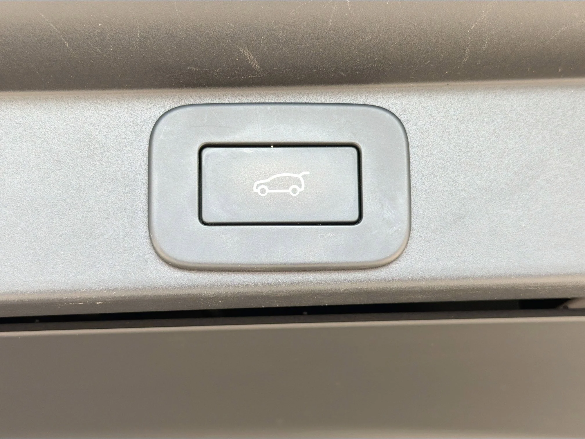 Used 2024 Sunset Gold SV Bespoke Ultra Metallic Satin Land Rover SE image 13