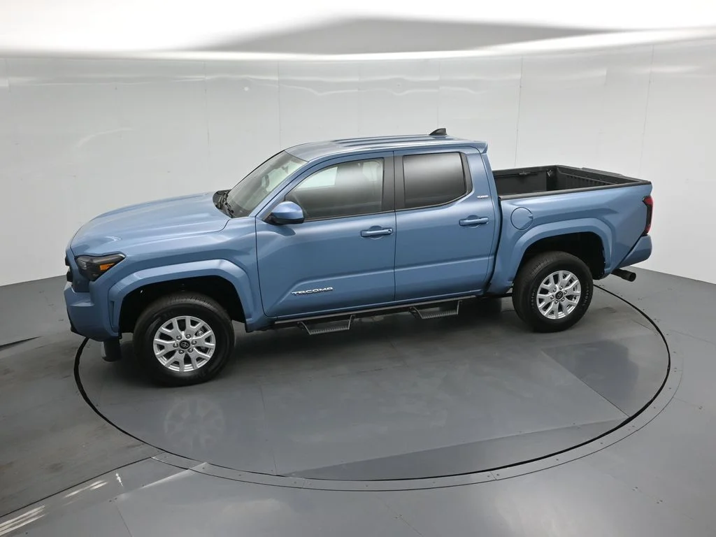 Used 2026 Blue Toyota SR5 image 39