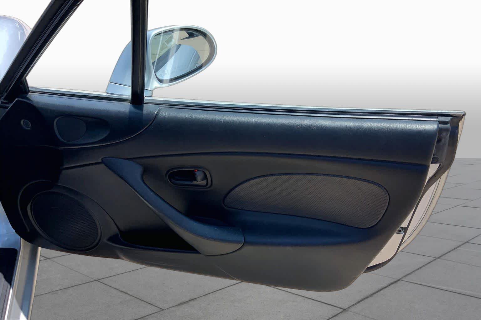 Used 2001 Sunlight Silver Metallic Mazda Base image 18