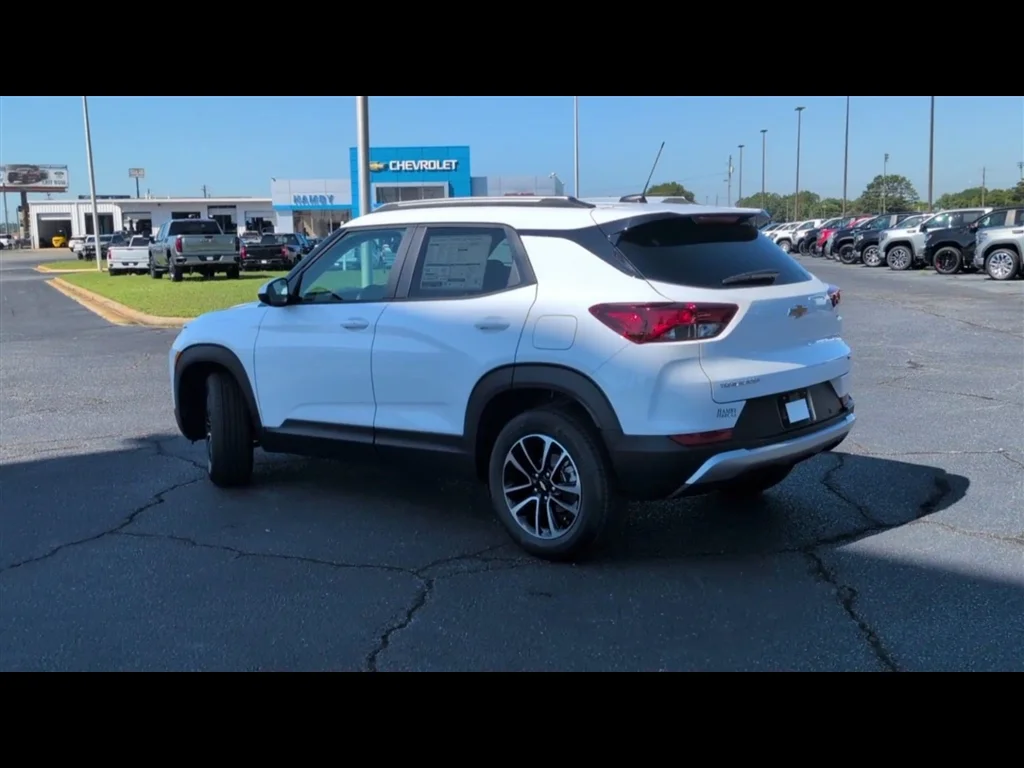 New 2026 Summit White Chevrolet LT image 30
