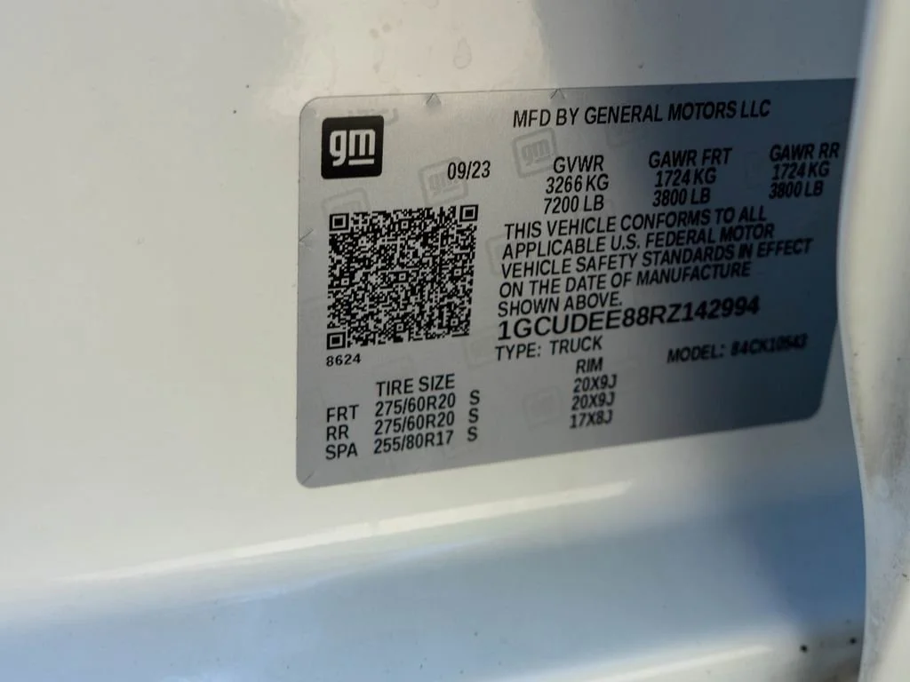Used 2024 Summit White Chevrolet RST image 37