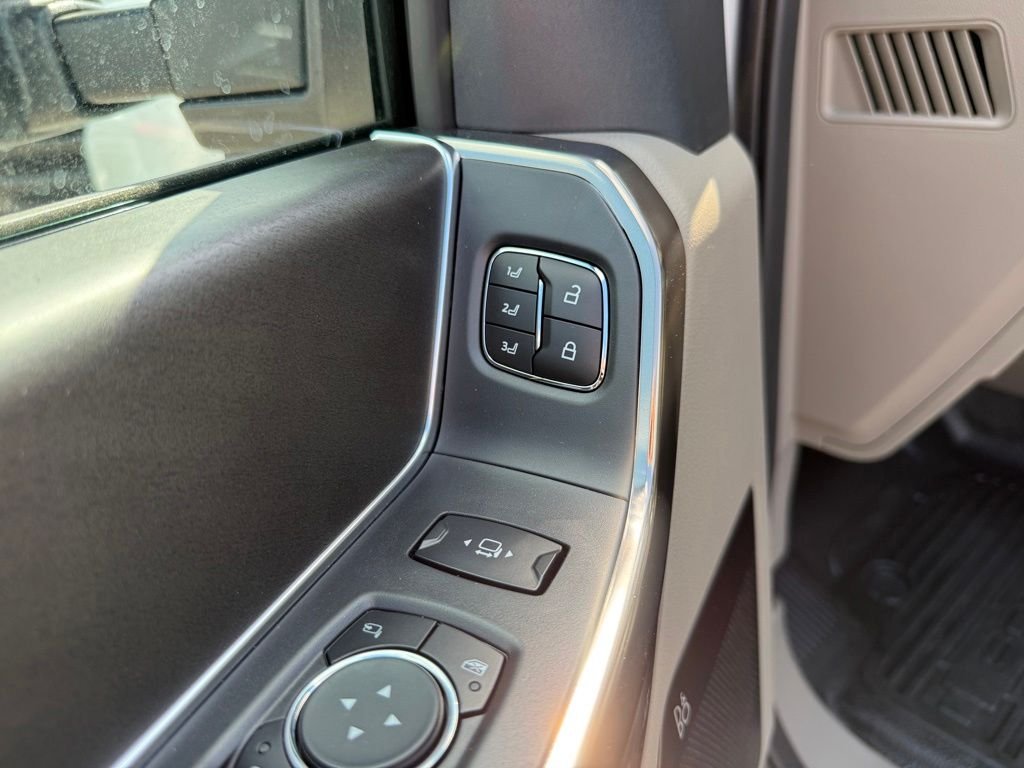 New 2026 Star White Metallic Tri-Coat Ford F-250® Platinum® image 10