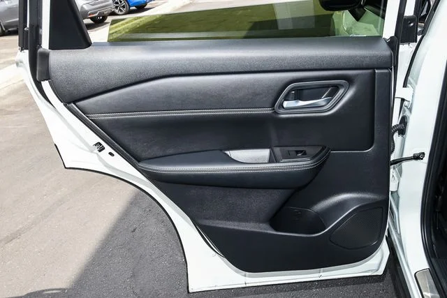 New 2026 Everest White Pearl TriCoat Nissan Dark Armor image 20