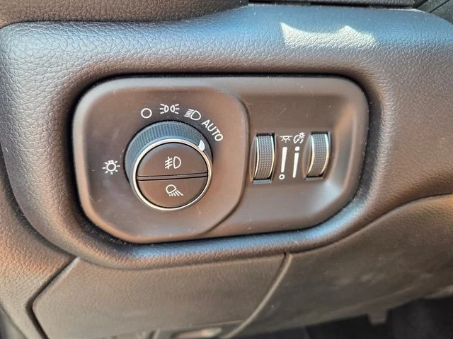 Used 2022 White Ram Laramie image 29