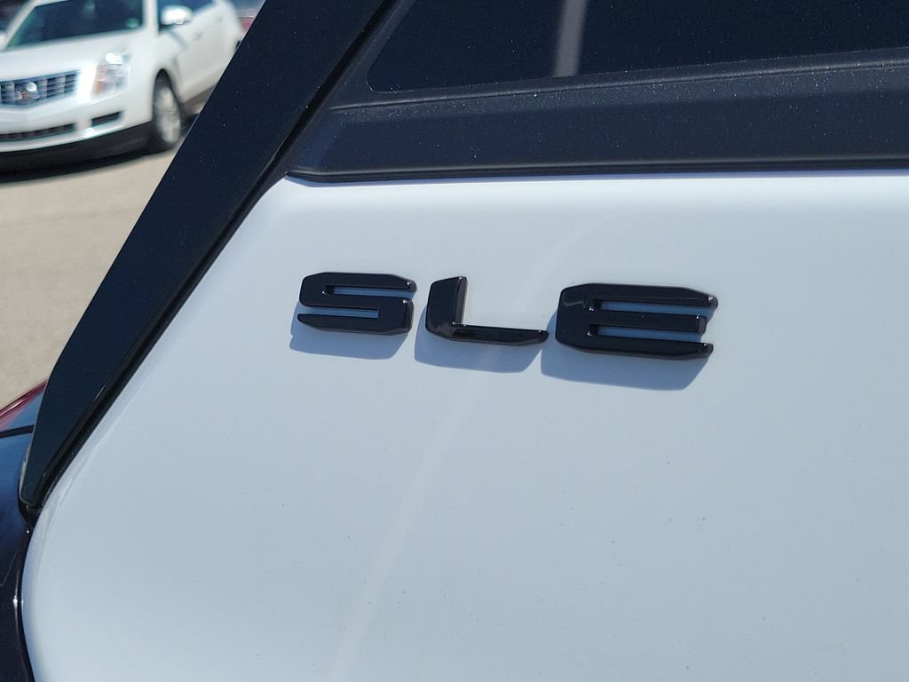 Used 2023 Summit White GMC SLE image 6