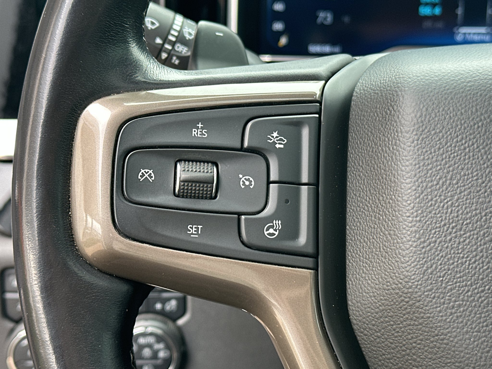 Used 2022 Iridescent Pearl Tricoat Chevrolet High Country image 21