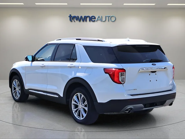 Used 2023 White Ford Limited image 4
