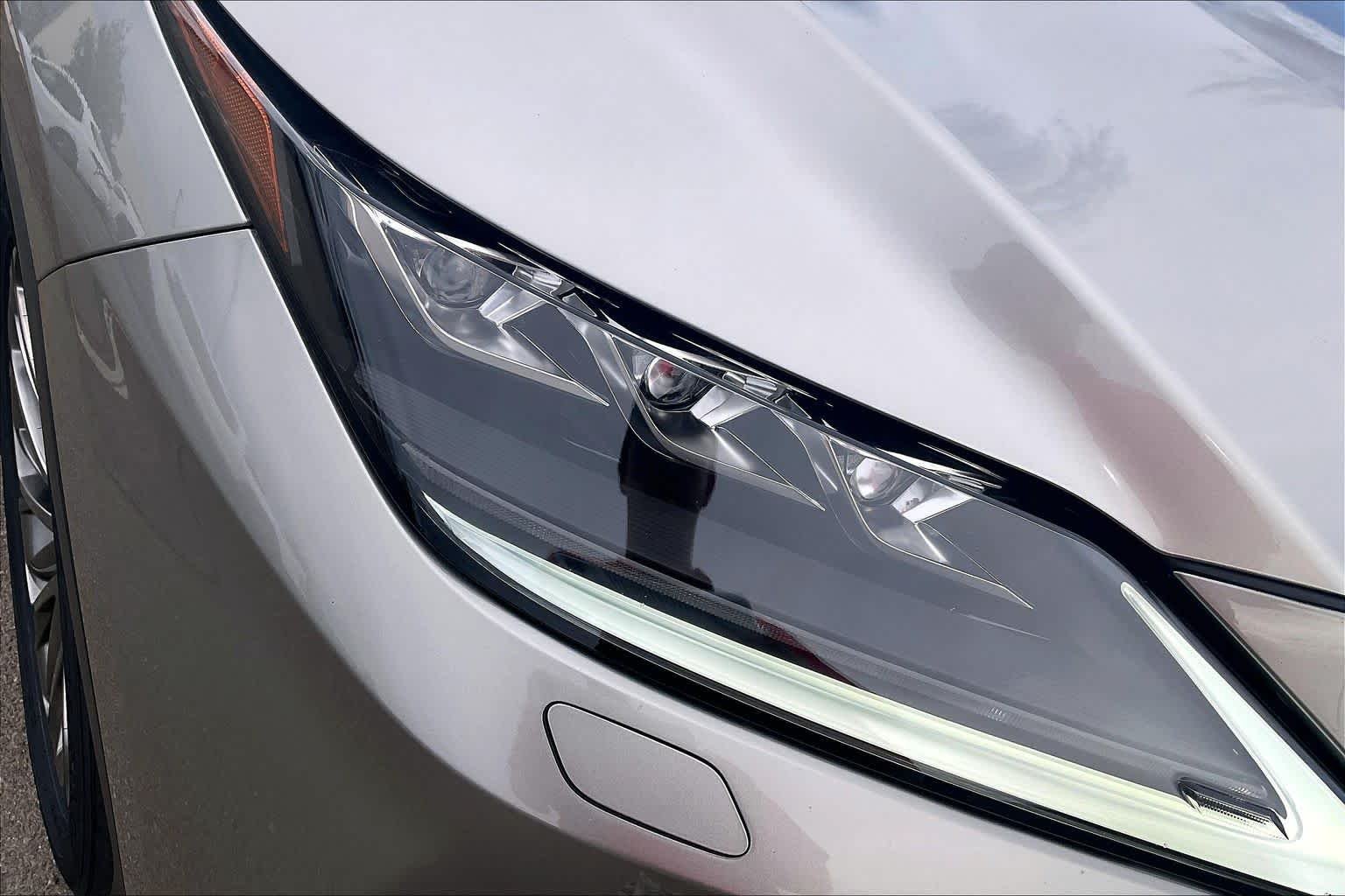 Used 2022 Atomic Silver Lexus  image 26