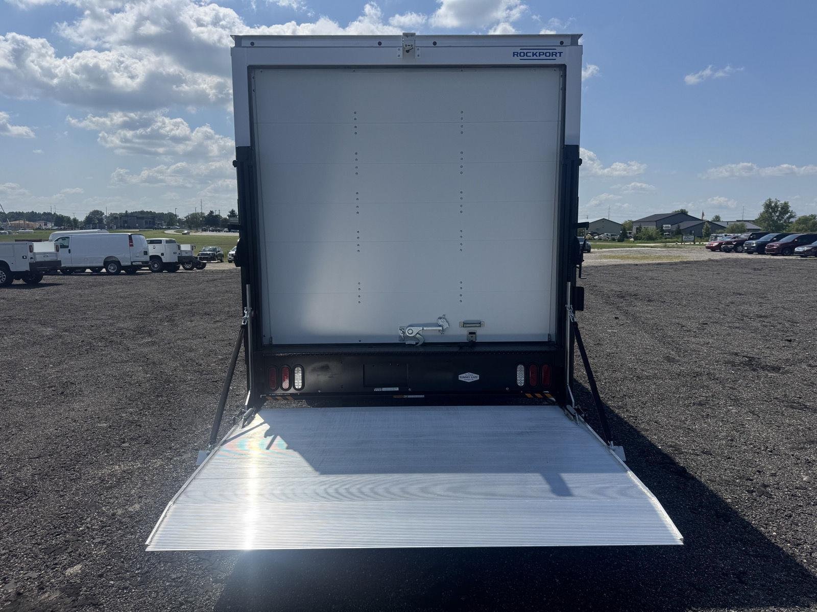 New 2026 Summit White Chevrolet 1WT image 3