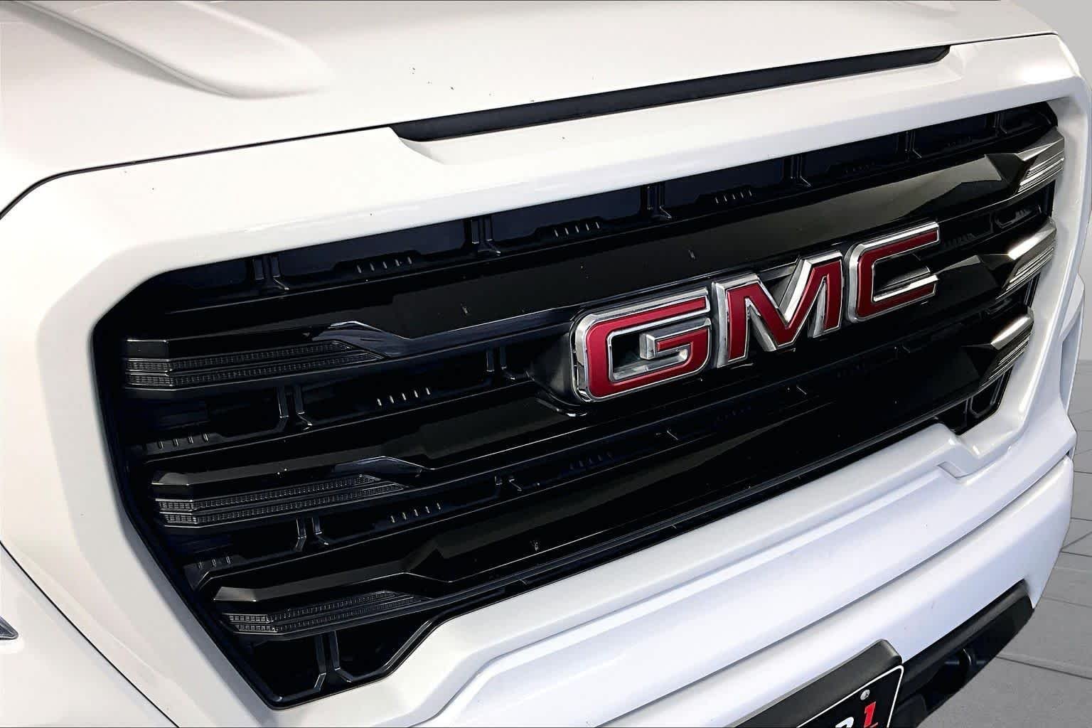 Used 2021 SUMMIT WHITE GMC Elevation image 29