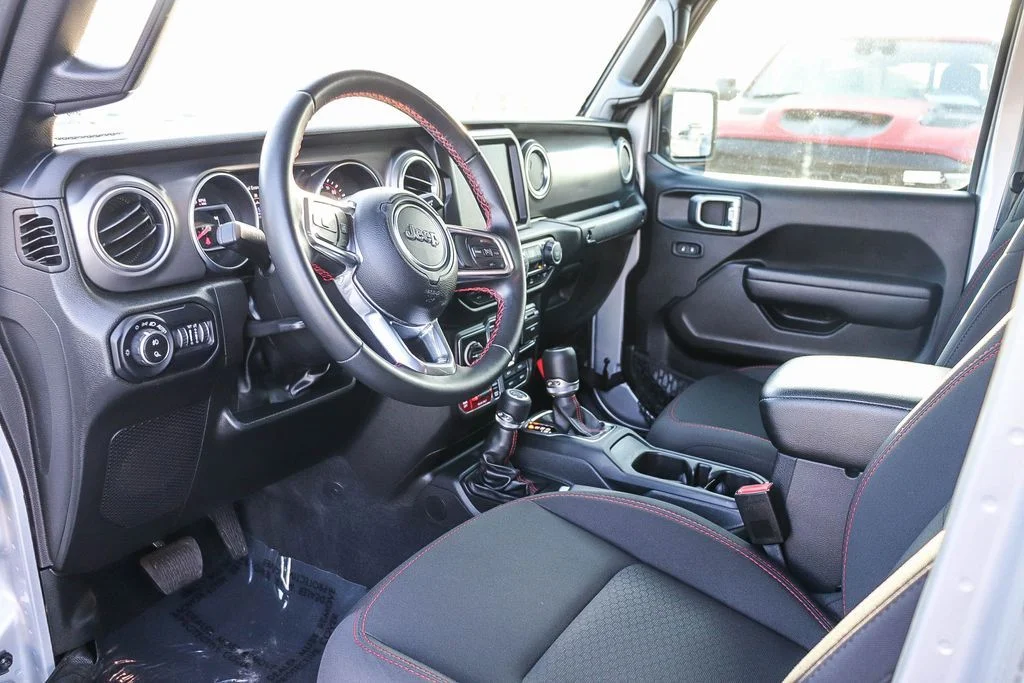 Used 2022 Silver Jeep Rubicon image 23
