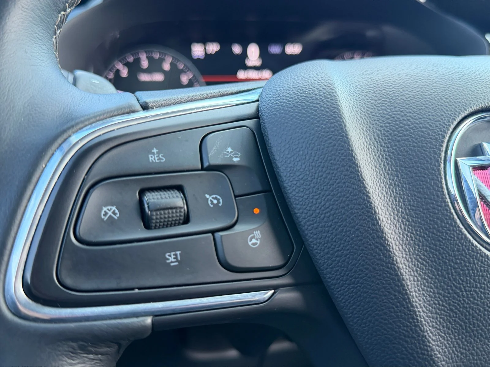 Used 2023 Summit White Buick Essence image 21