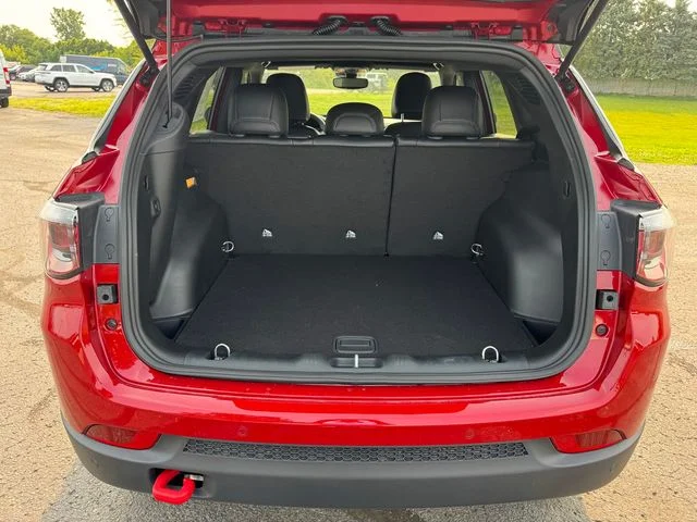 New 2026 Red Hot Pearl-Coat Exterior Paint Jeep Trailhawk image 17