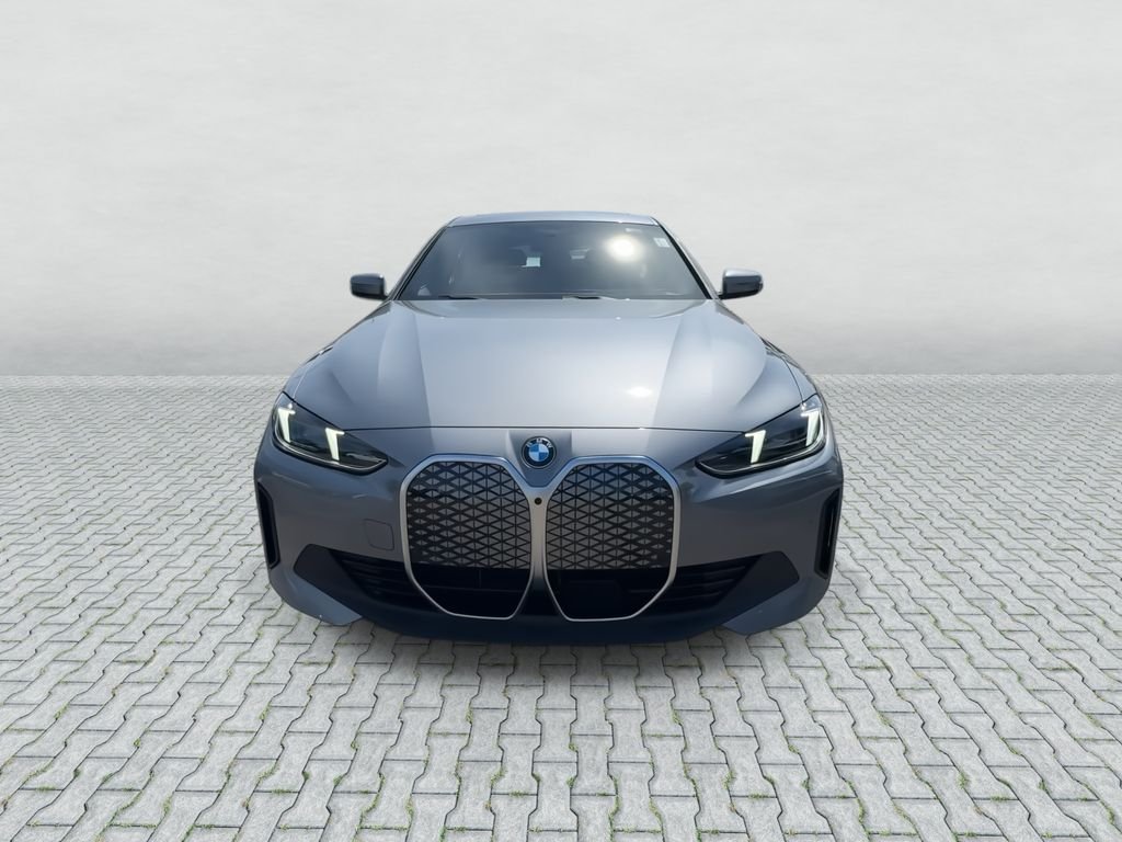 New 2026 Skyscraper Grey Metallic BMW xDrive40 image 3