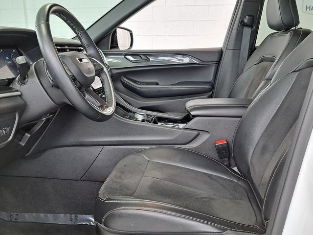 Used 2022 White Jeep Altitude image 21
