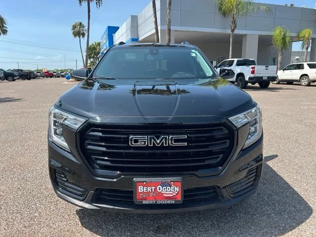 Used 2024 Ebony Twilight Metallic GMC SLE image 2
