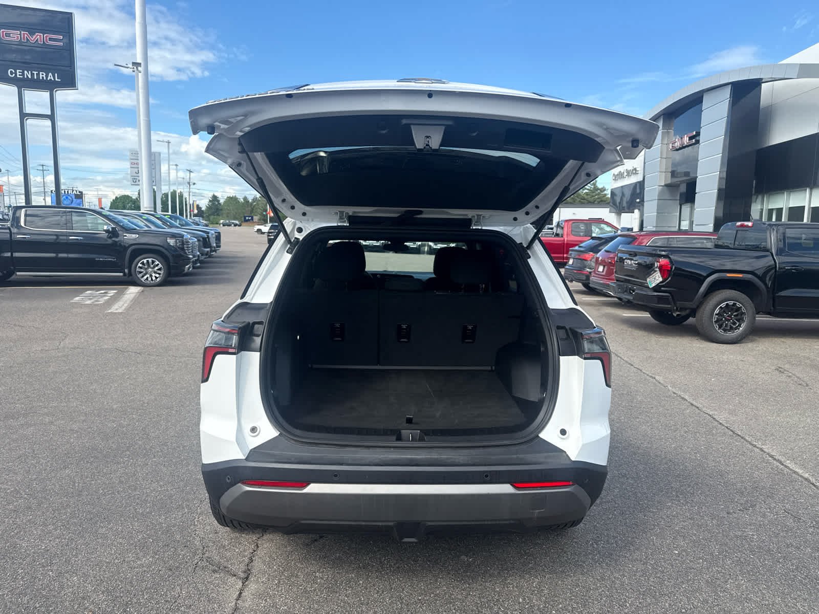 2025 Chevrolet Equinox LT - Photo 10