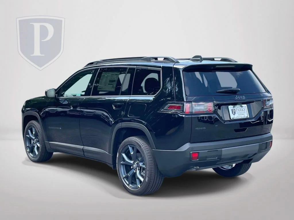 New 2026 Diamond Black Crystal Pearlcoat Jeep Laredo image 6