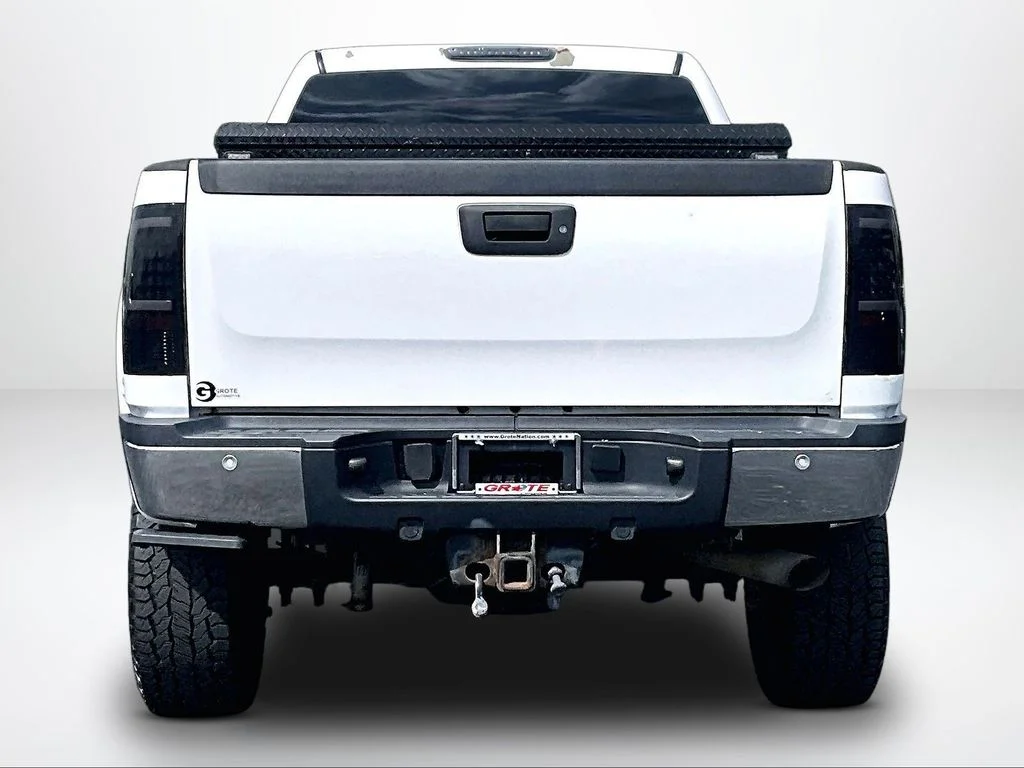 Used 2014 White GMC SLE image 4