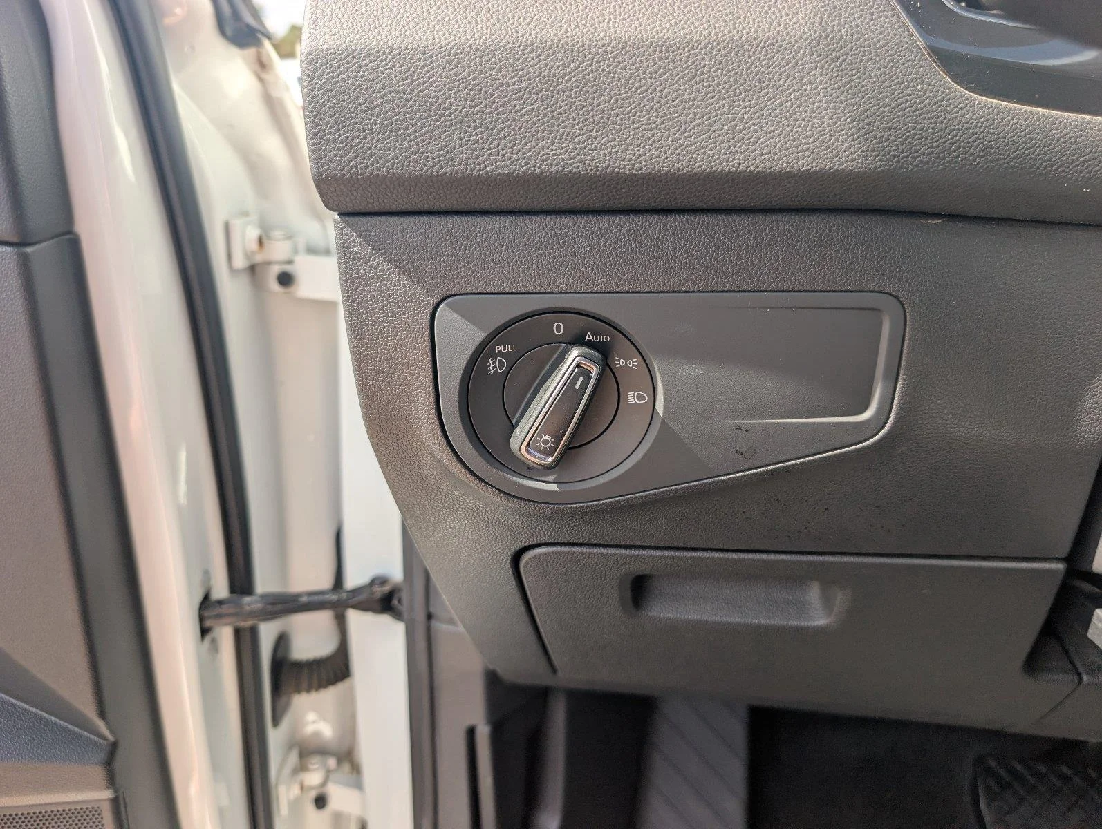 Used 2019 Pure White Volkswagen SEL image 30