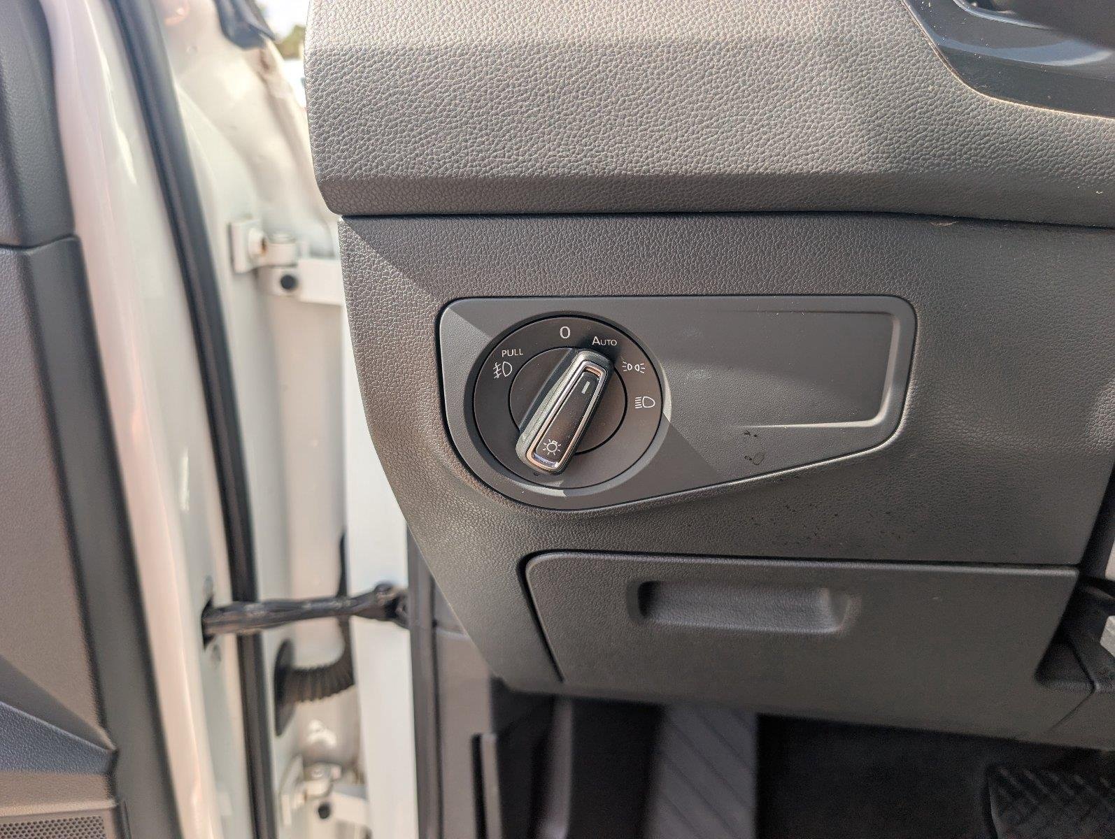 Used 2019 Pure White Volkswagen SEL image 30