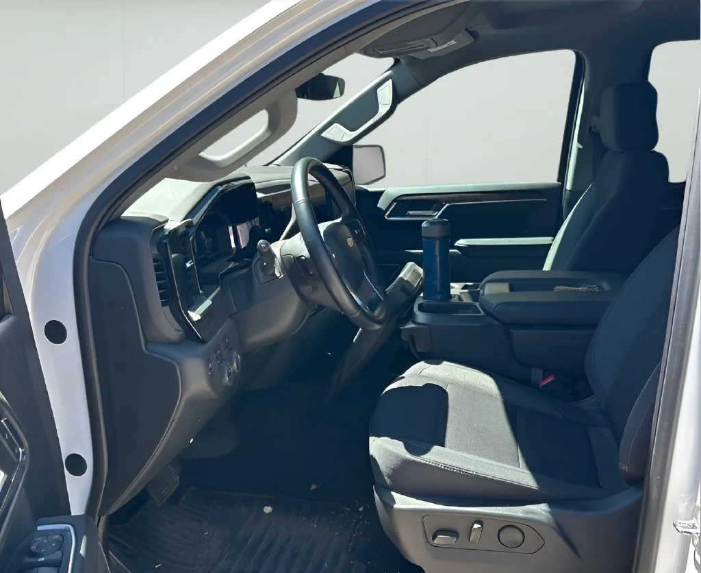 Used 2023 White Chevrolet LT image 4