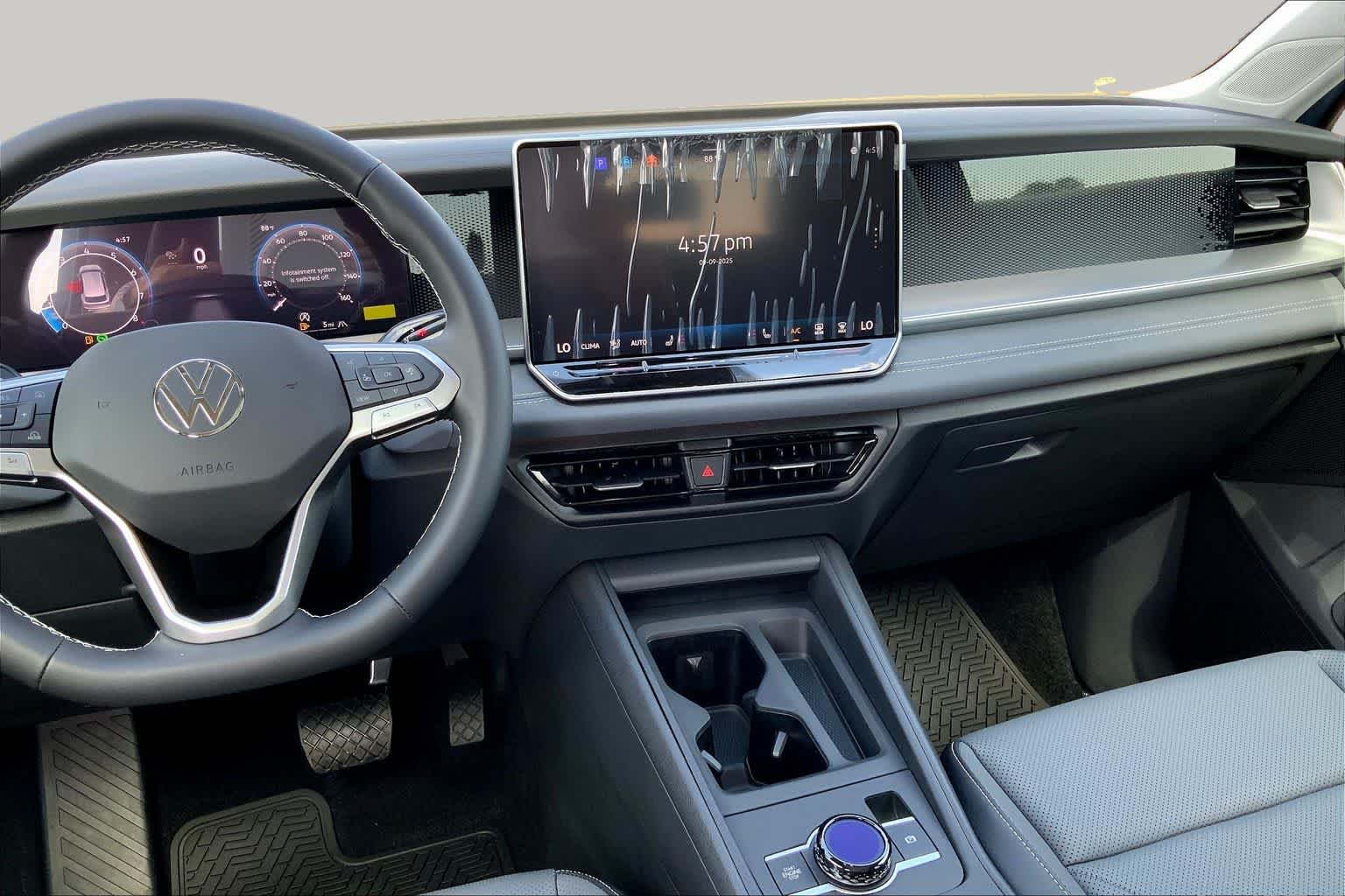 2025 Volkswagen Tiguan SE - Photo 6