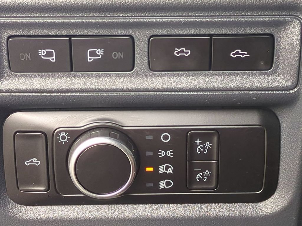 2023 Ford F-150 Lightning Platinum - Photo 31
