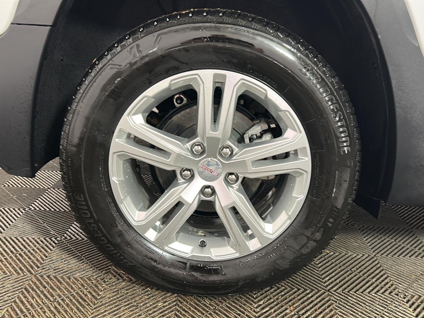 Used 2024 Summit White GMC SLE image 2