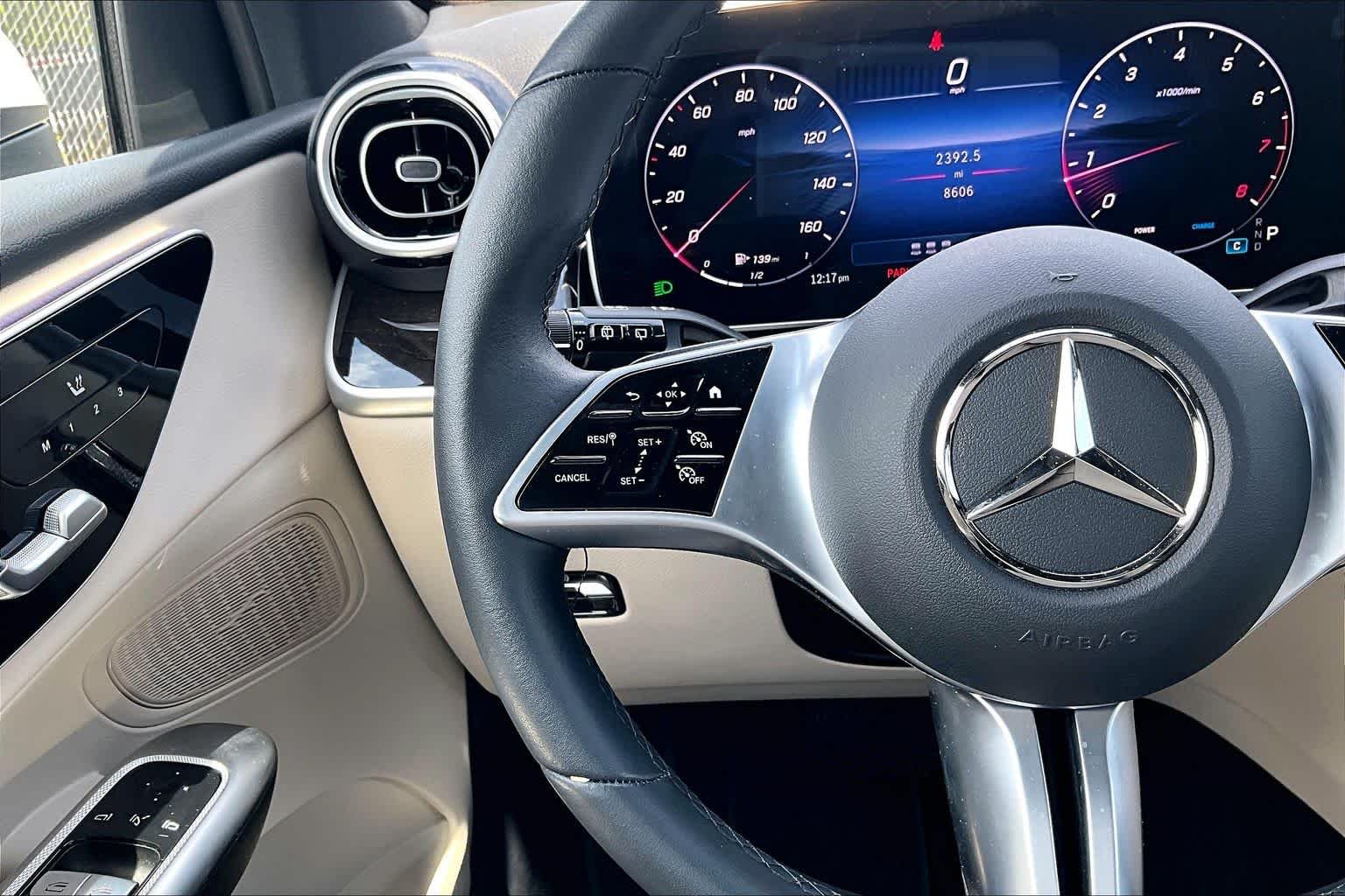 Used 2025 Polar White Mercedes-Benz GLC 300 image 24