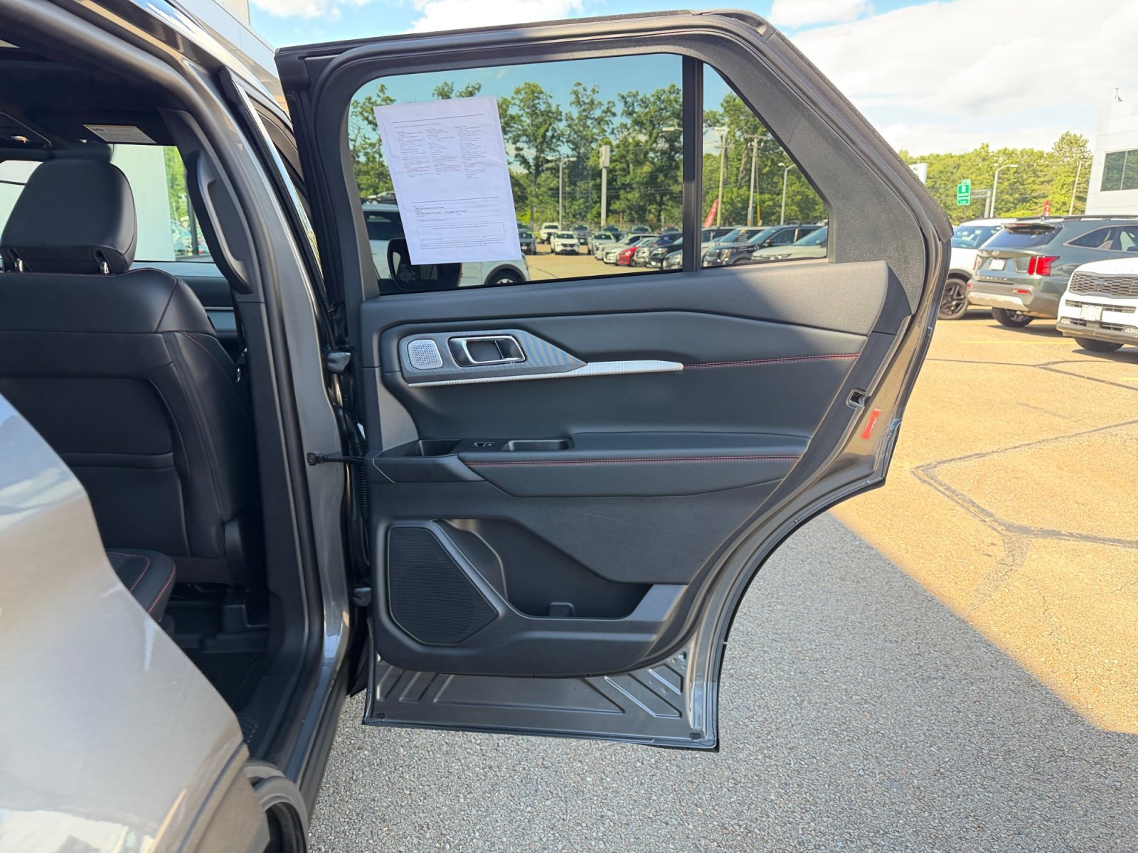 2025 Ford Explorer ST - Photo 36