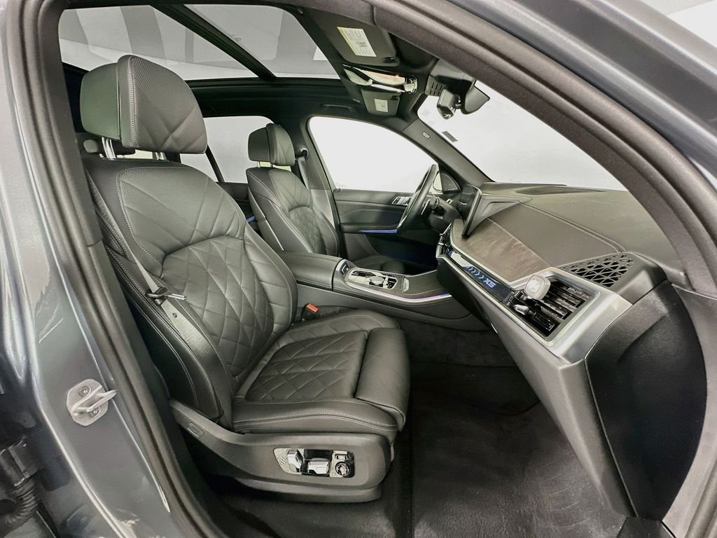 Used 2025 Gray BMW sDrive40i image 29