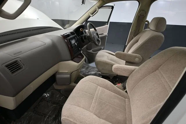 Used 1999 White Toyota Limited image 18