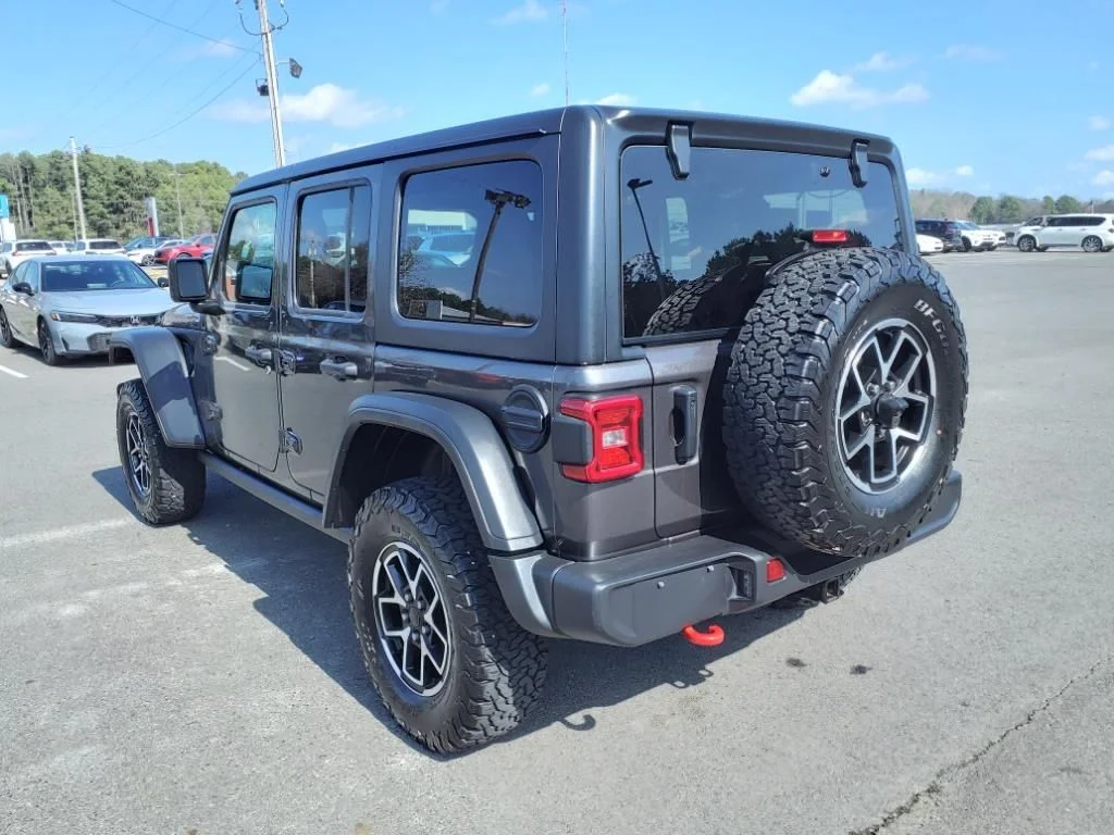 Used 2024 Granite Crystal Clearcoat Metallic Jeep Rubicon image 6
