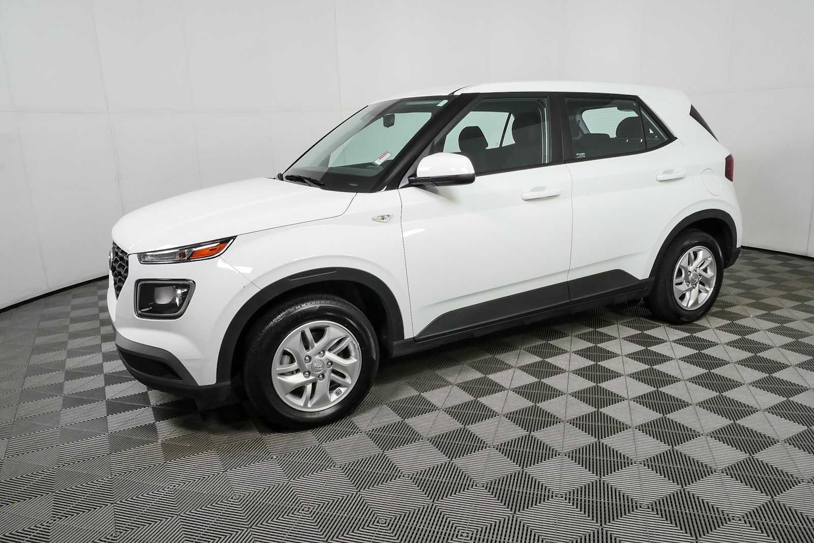 Used 2023 Lunar White Hyundai SE image 24