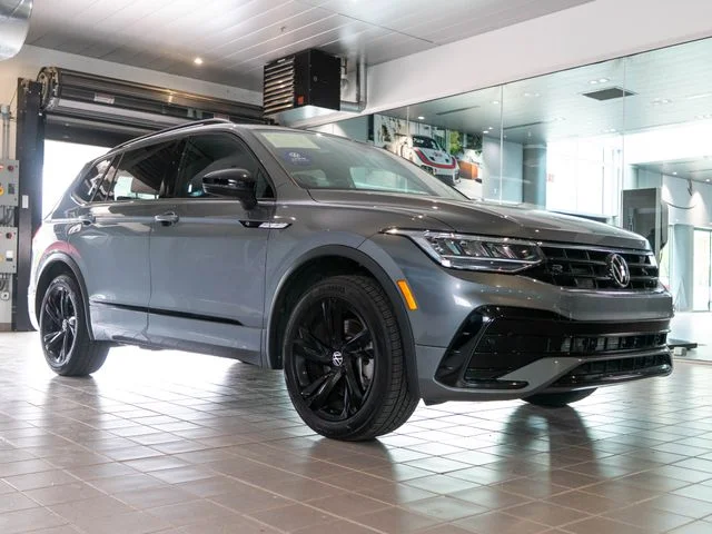 2023 Volkswagen Tiguan 2.0T SE R-Line Black's photo