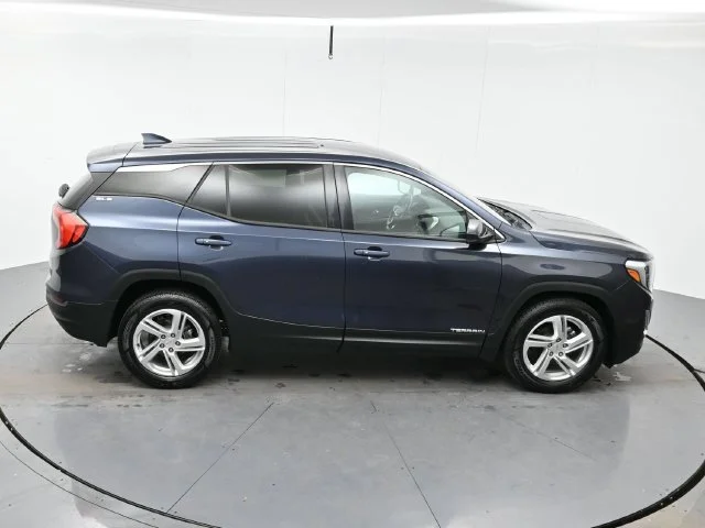 Used 2018 BLUE STEEL METALLIC GMC SLE image 38