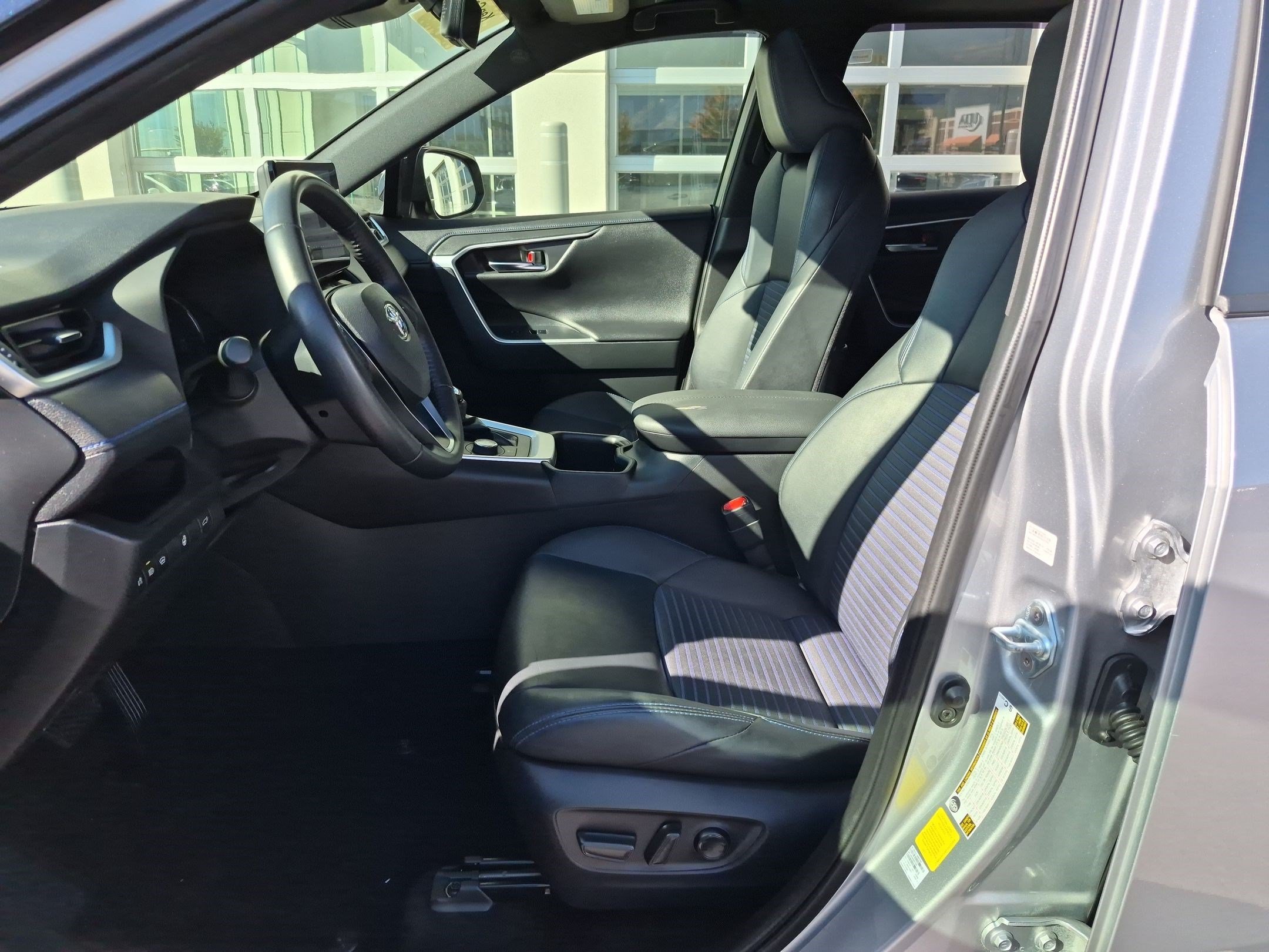 2023 Toyota RAV4 XSE - Photo 16