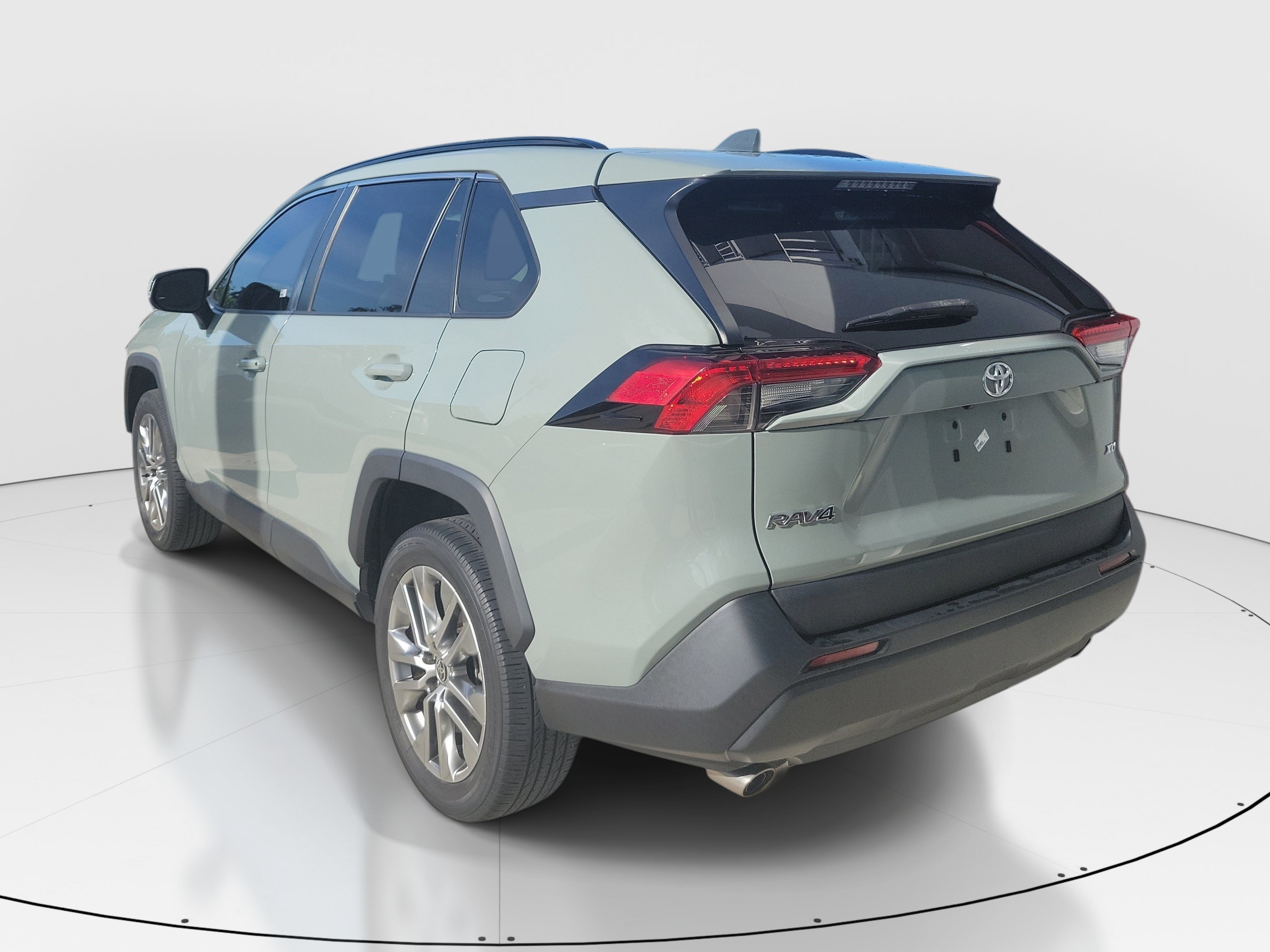 Used 2023 Lunar Rock/Ice Edge Toyota XLE Premium image 5