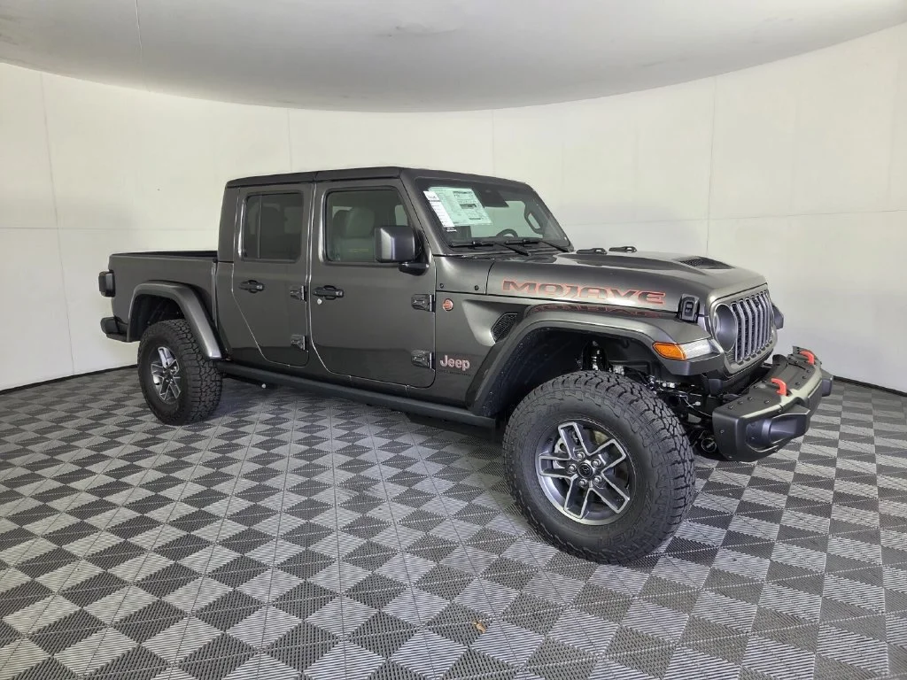 New 2026 Granite Crystal Metallic Clear-Coat Exterior Paint Jeep Mojave X image 2