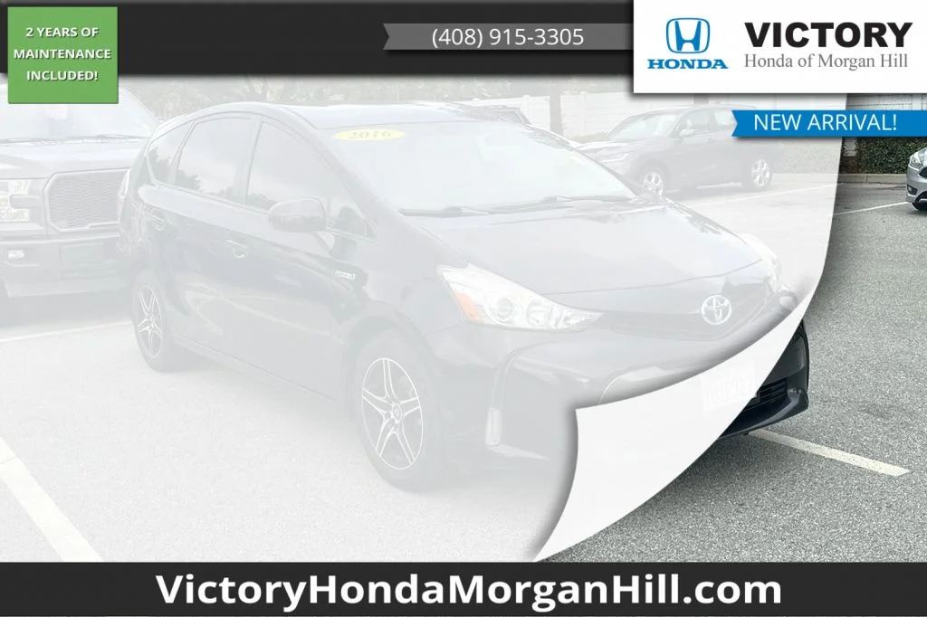 2016 Toyota Prius v Five's photo