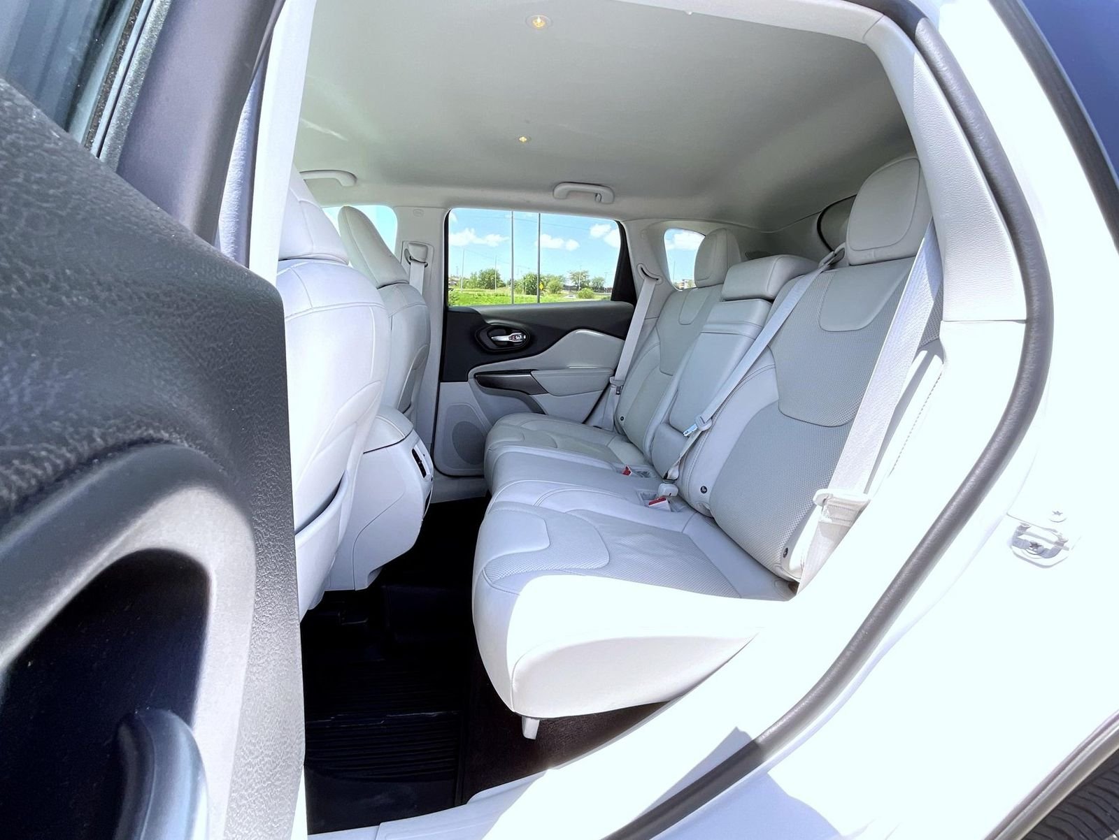 Used 2019 White Jeep Limited image 19