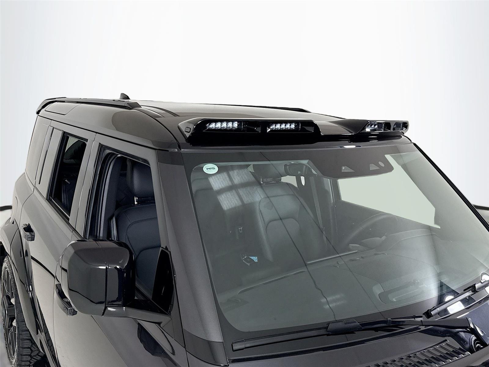 Used 2026 Carpathian Grey Premium Metallic Land Rover X-Dynamic SE | Urban Widetrack Build image 36