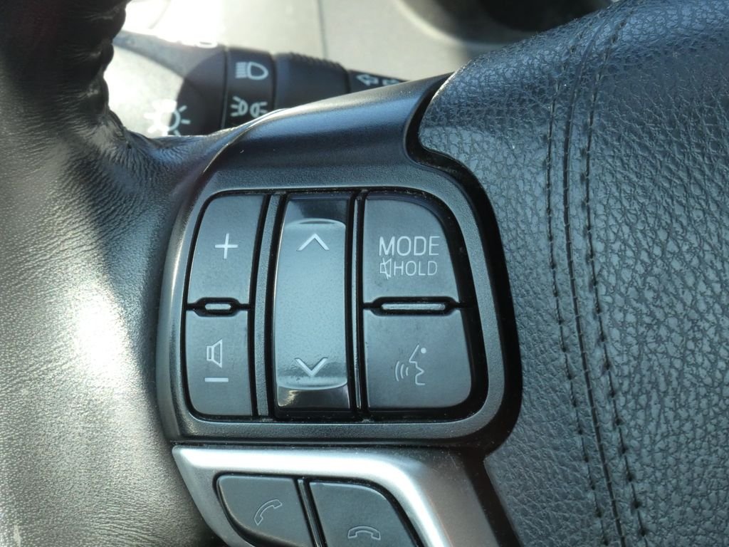 Used 2019 Gray Toyota XLE image 12