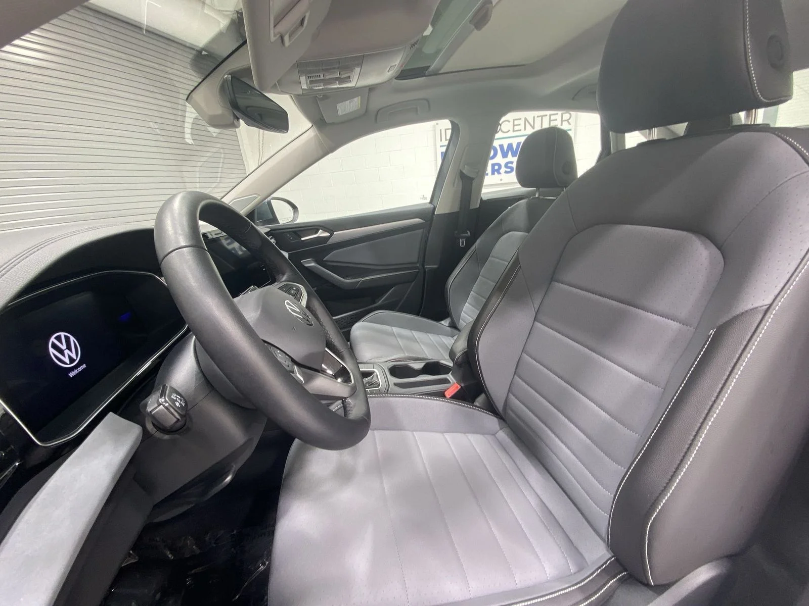 2025 Volkswagen Jetta SE - Photo 11