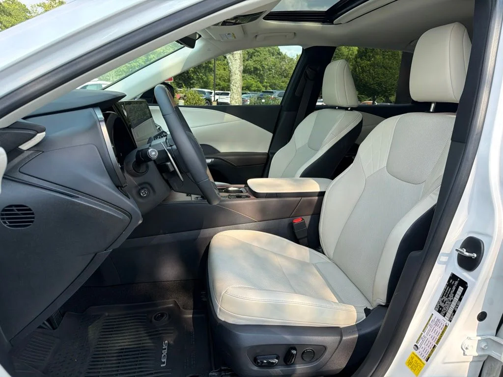 Used 2023 White Lexus 350 Premium image 20