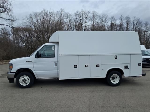 New 2025 Oxford White Ford E-350 SRW image 3