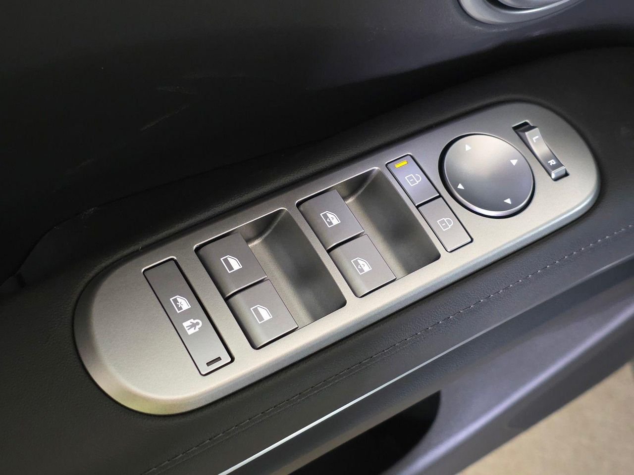 New 2027 Shimmering Silver Hyundai Blue SEL 7P image 22