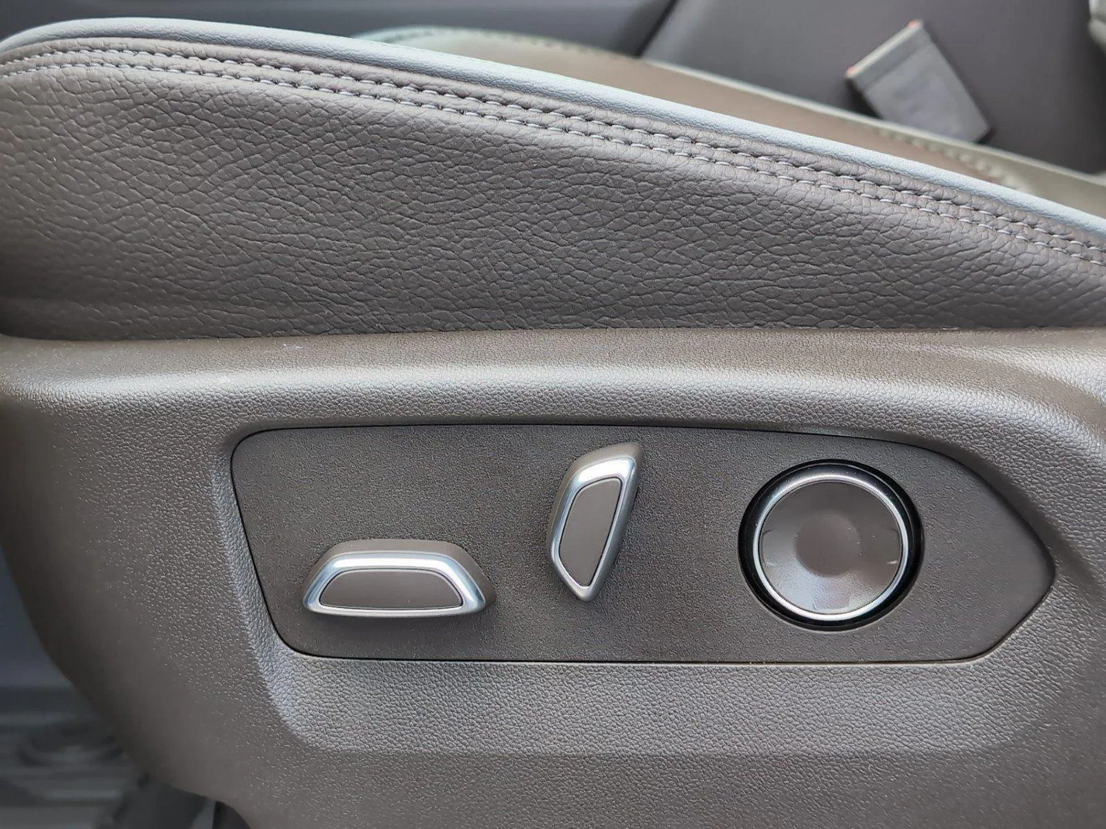 New 2026 Glacier White Tricoat GMC Denali image 17