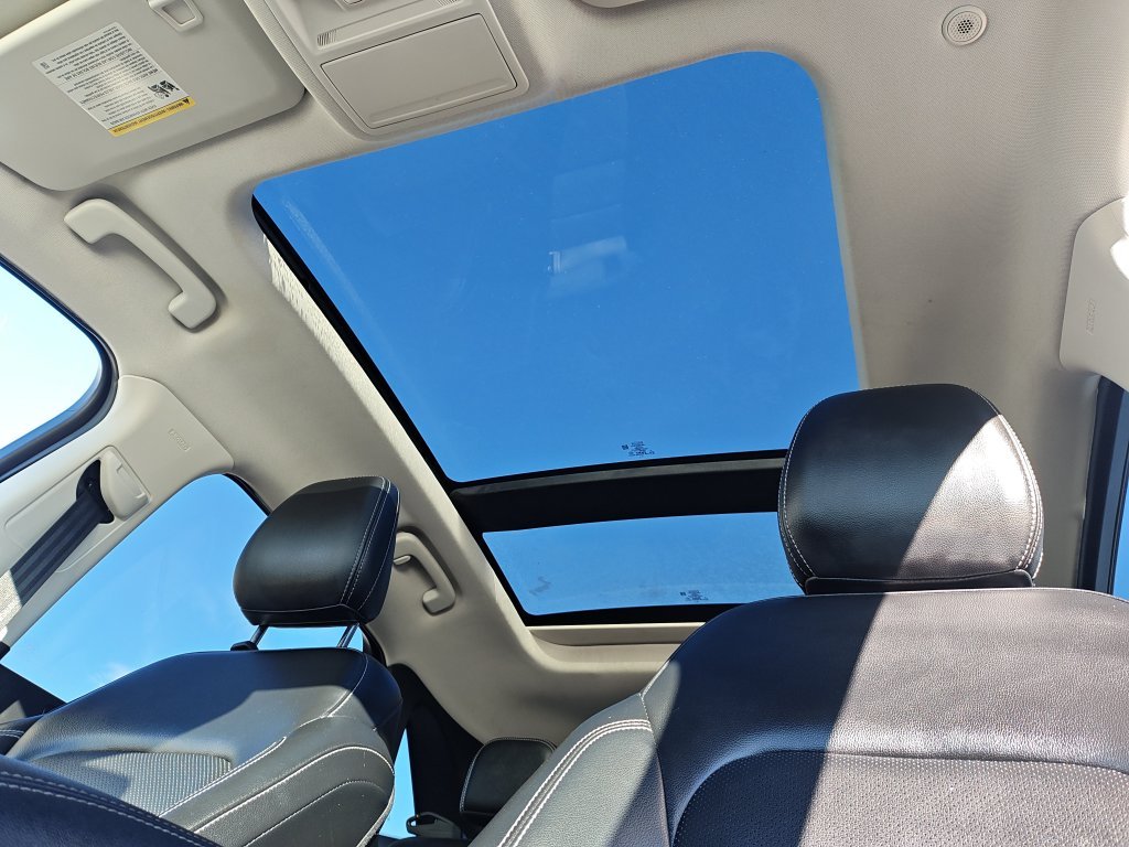 Used 2022 White Ford SEL image 24